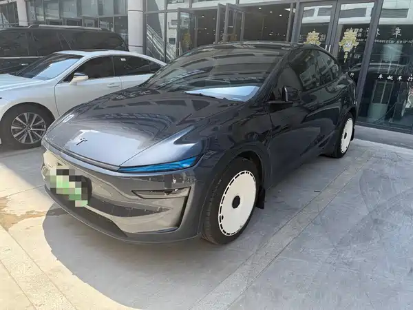 Tesla Model Y 2025