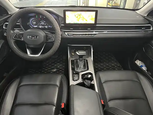 Geely Emgrand 2022