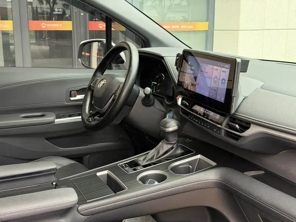 Toyota Sienna 2023 — фото 10