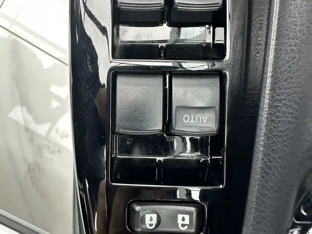 Toyota Yaris L 2023 — фото 12