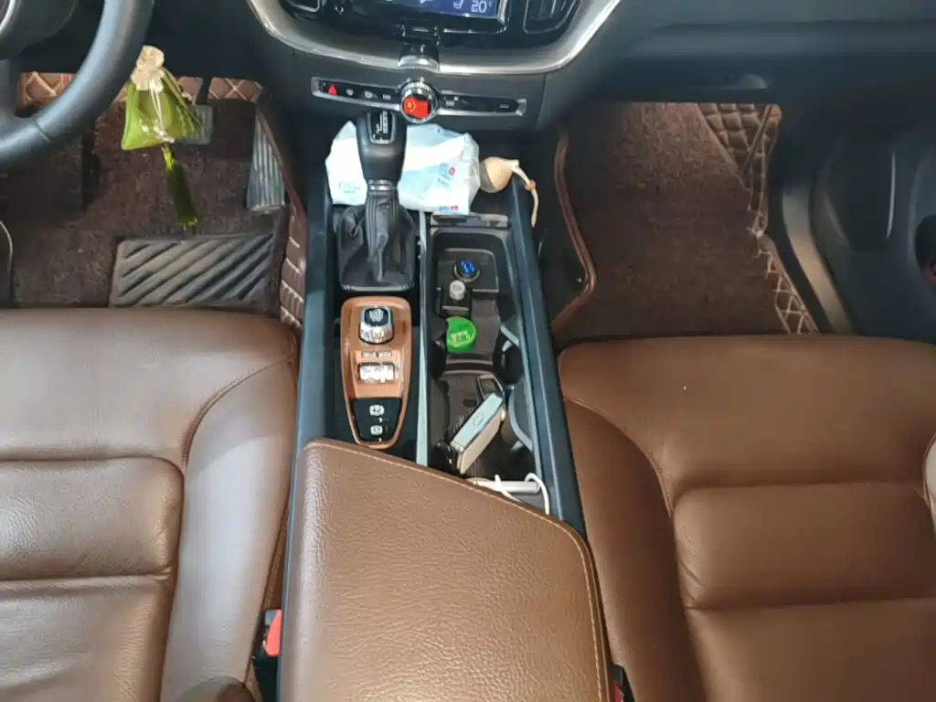 Volvo XC60 2018 — фото 14