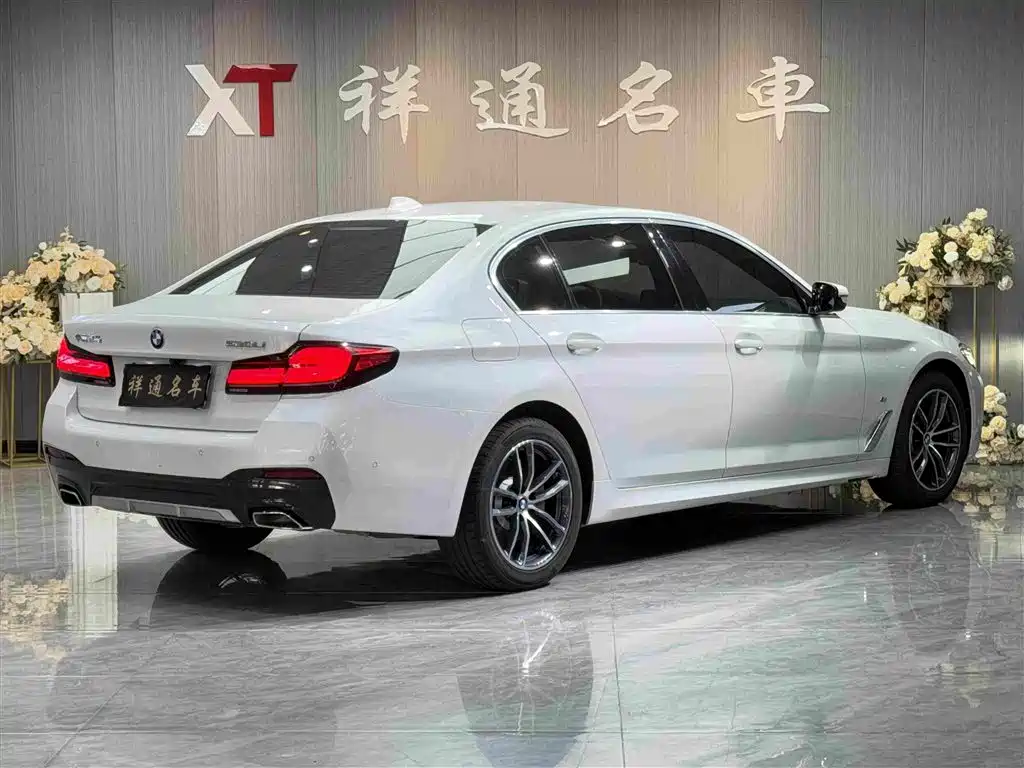 BMW 5 Series 2022 — фото 10