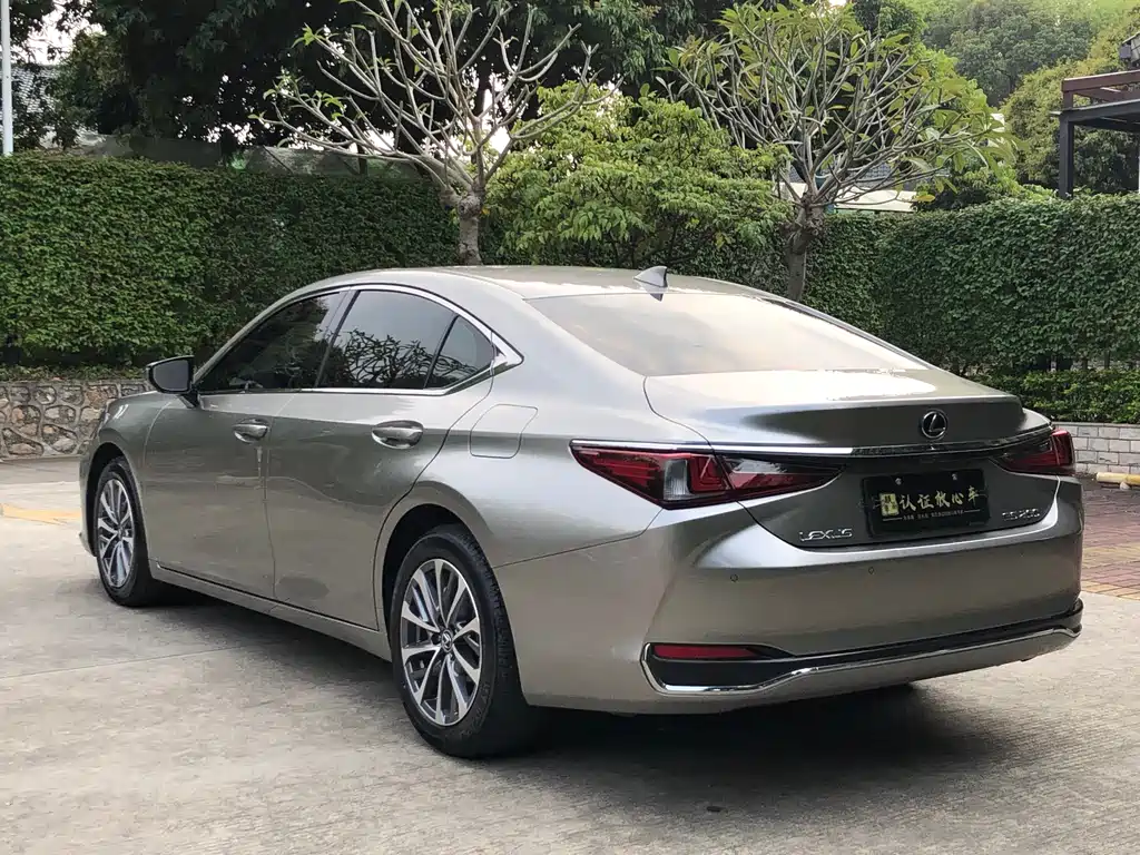 Lexus ES 2022 — фото 7