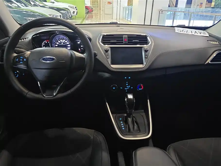 Ford Escort 2019 — фото 12