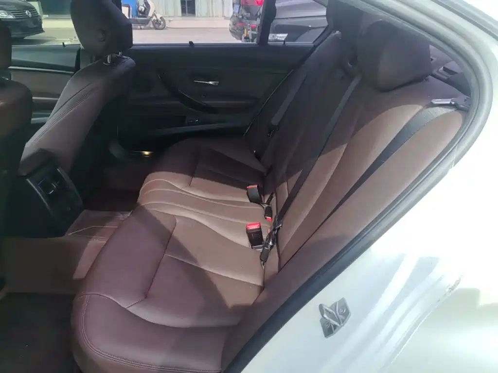 BMW 3 Series 2019 — фото 17