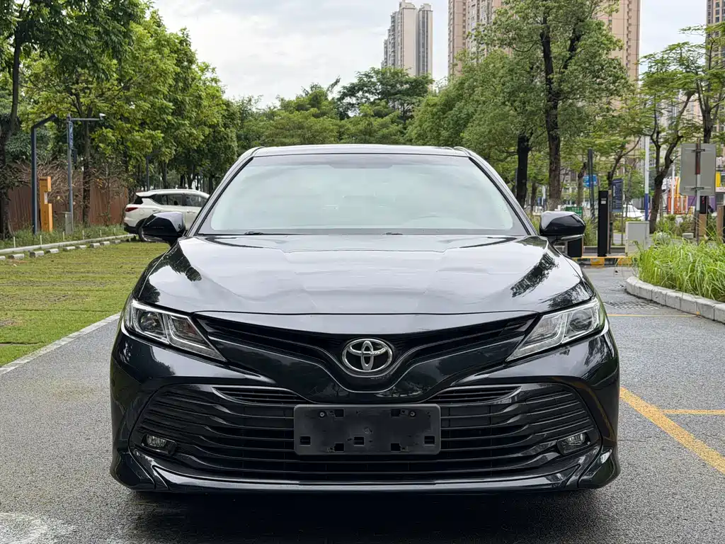 Toyota Camry 2019 — фото 2