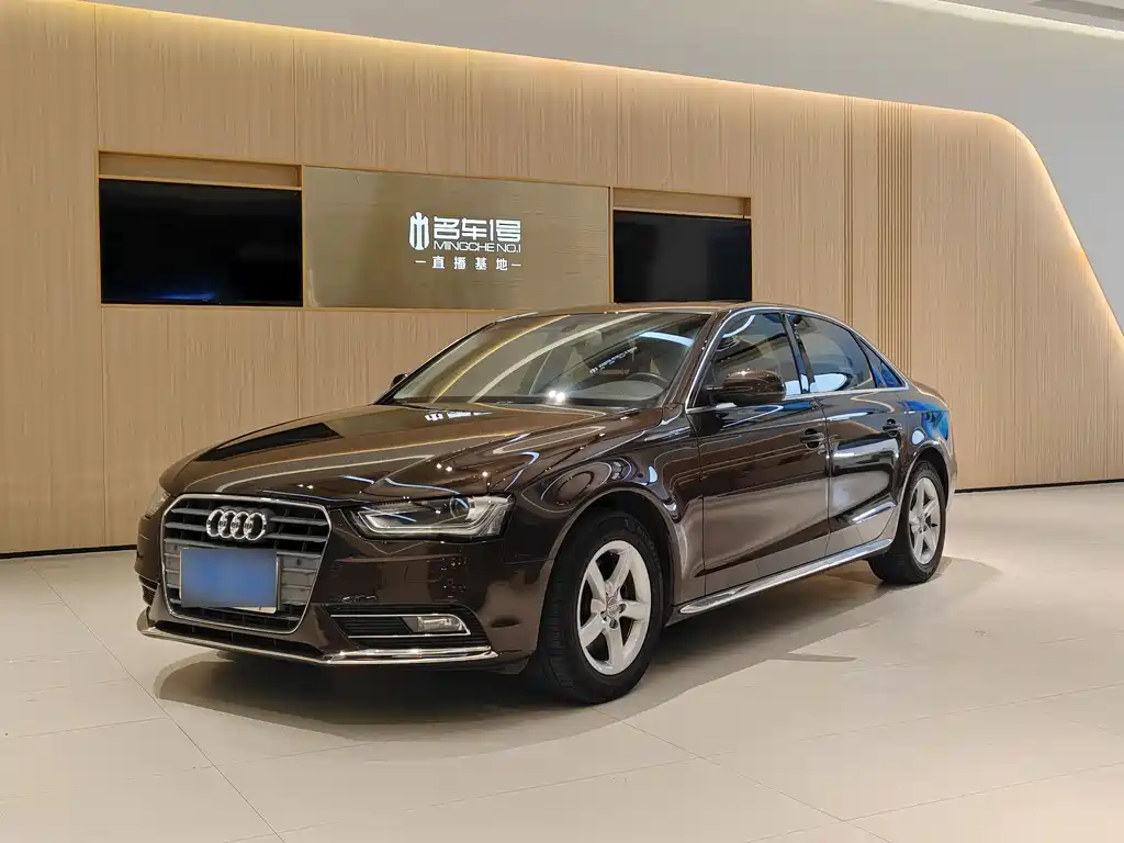 Audi A4L 2015 — фото 1