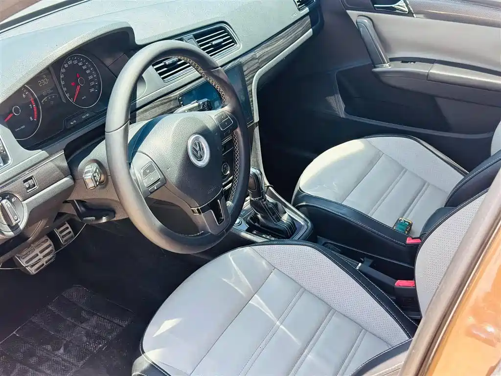 Volkswagen Cross Lavida 2014