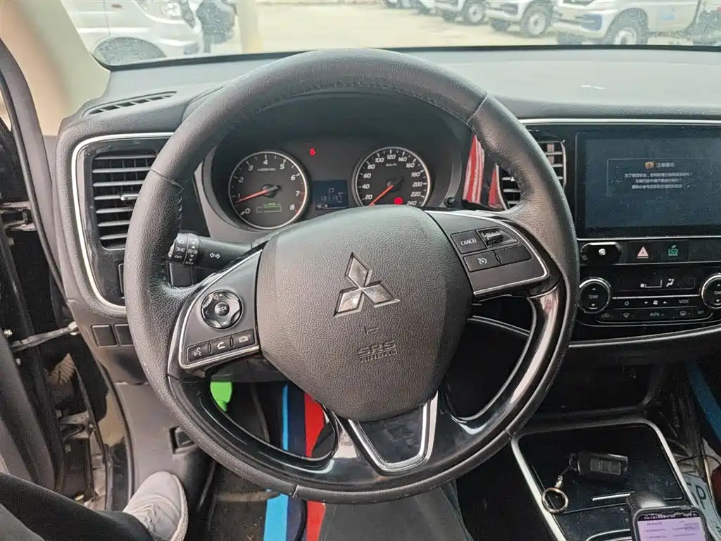 Mitsubishi Outlander 2018 — фото 7