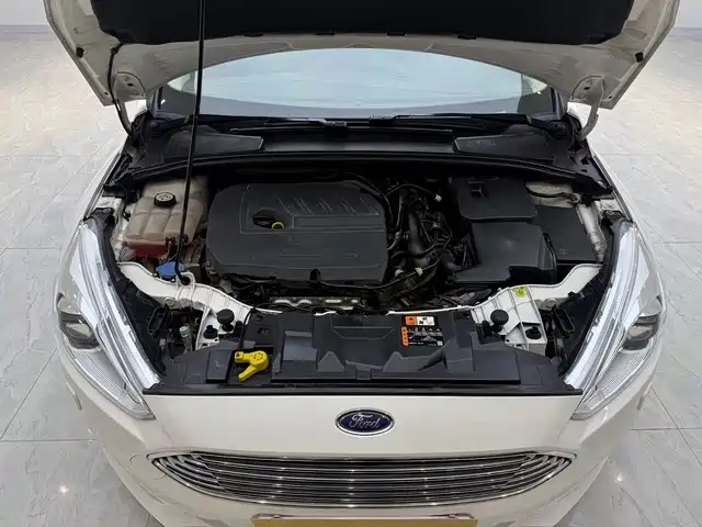 Ford Focus 2018 — фото 15
