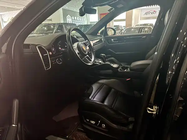 Porsche Cayenne 2021