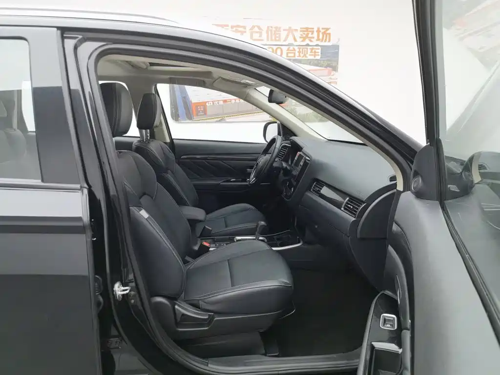 Mitsubishi Outlander 2021 — фото 23