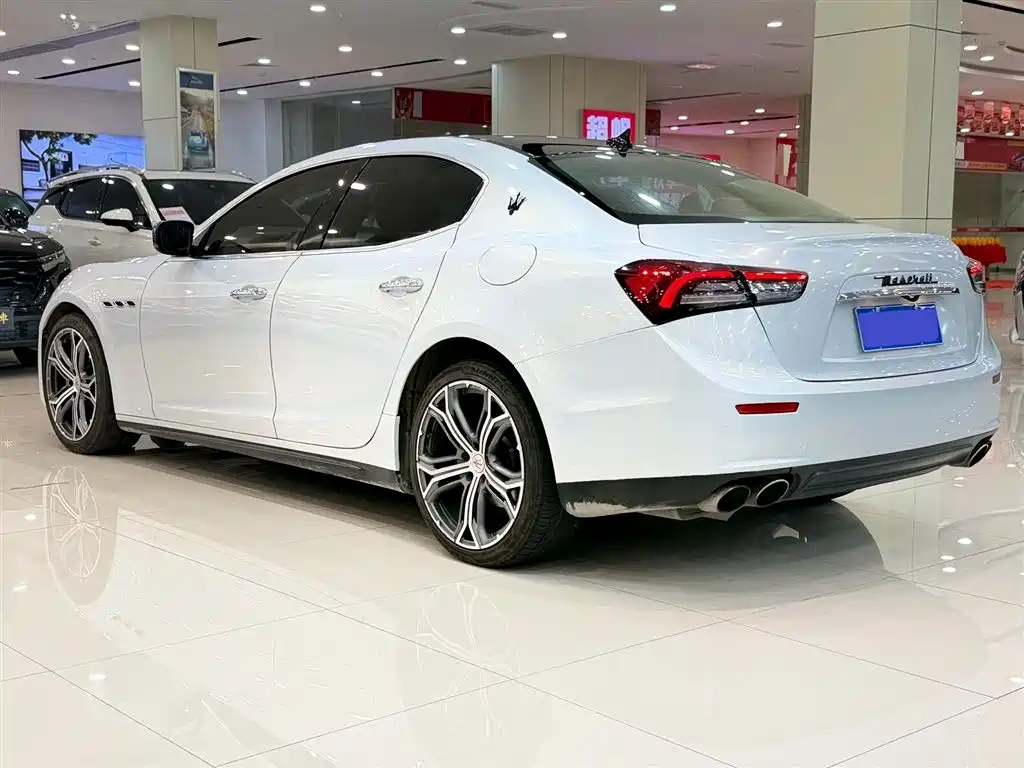 Maserati Ghibli 2014 — фото 17