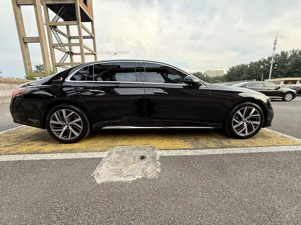Mercedes-Benz E-Class 2024