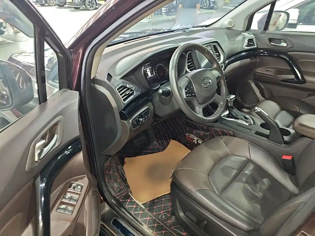 GAC Trumpchi GS4 2016 — фото 16