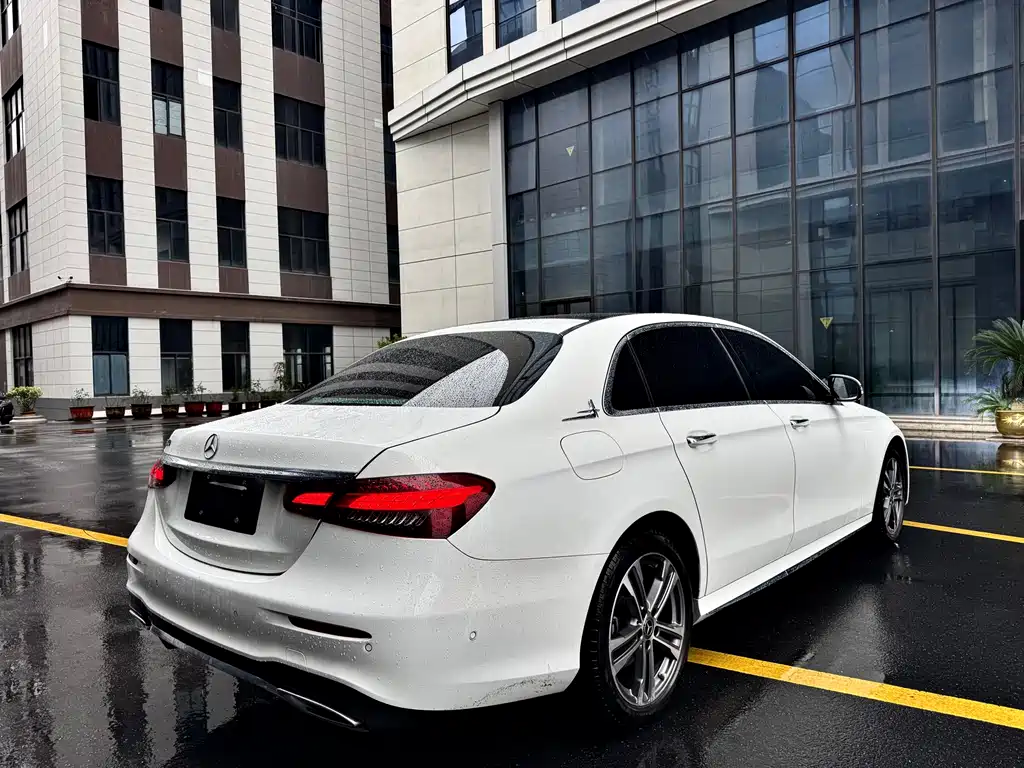 Mercedes-Benz E-Class 2022 — фото 6