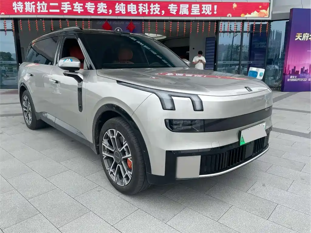 Lynk & Co 900 2025