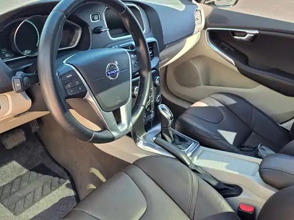 Volvo V40 2013