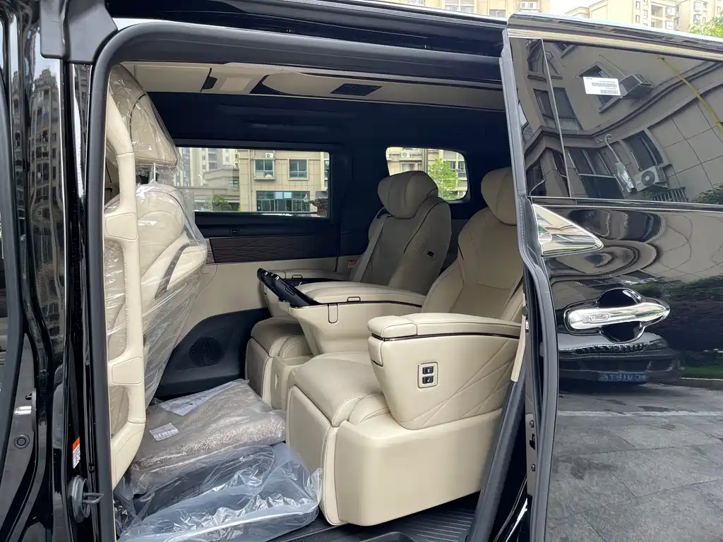 Toyota Alphard — фото 5