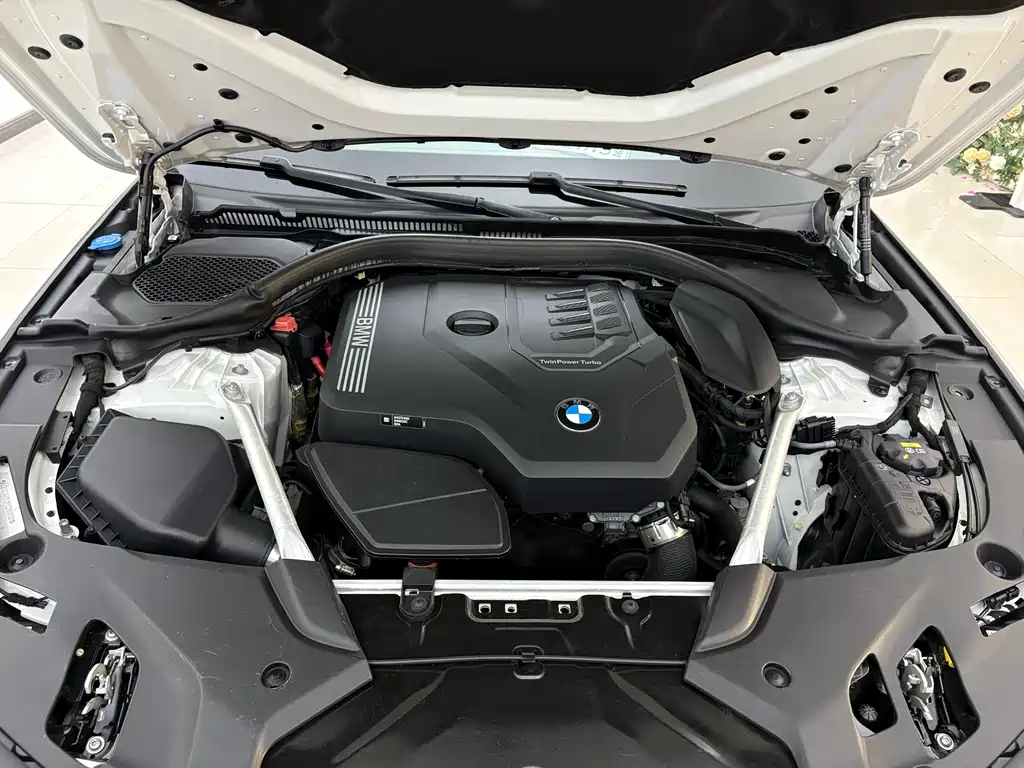 BMW 5 Series 2022 — фото 10