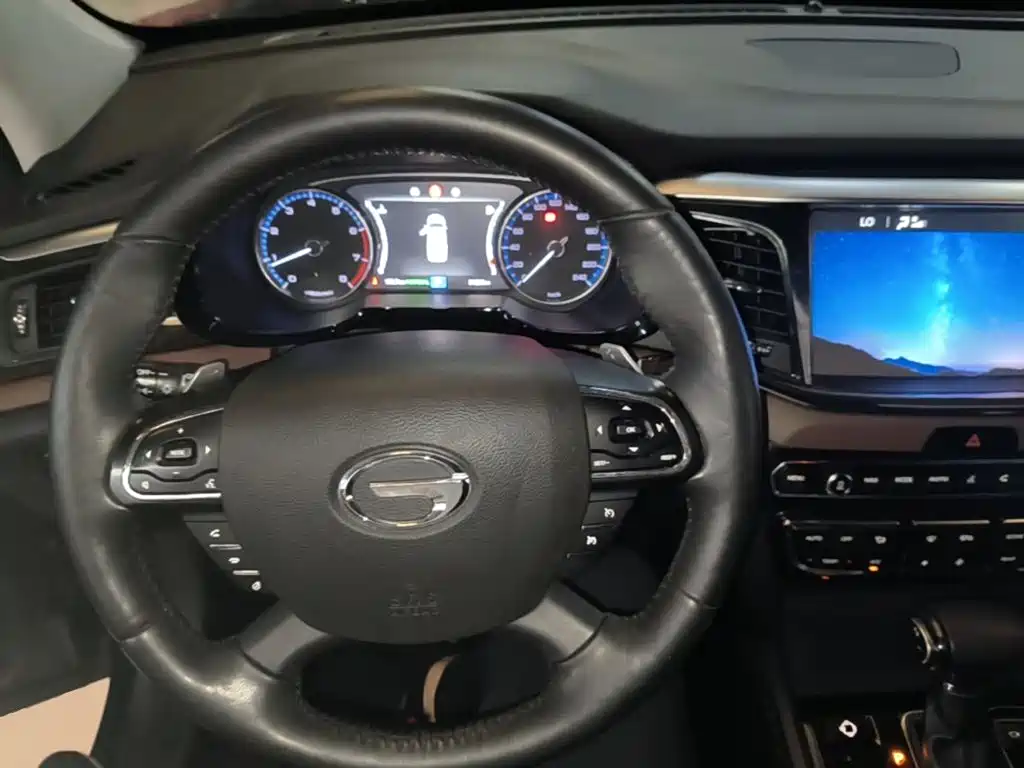 GAC Trumpchi GS8 2017 — фото 11