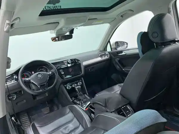 Volkswagen Tiguan L Plug-In Hybrid 2020