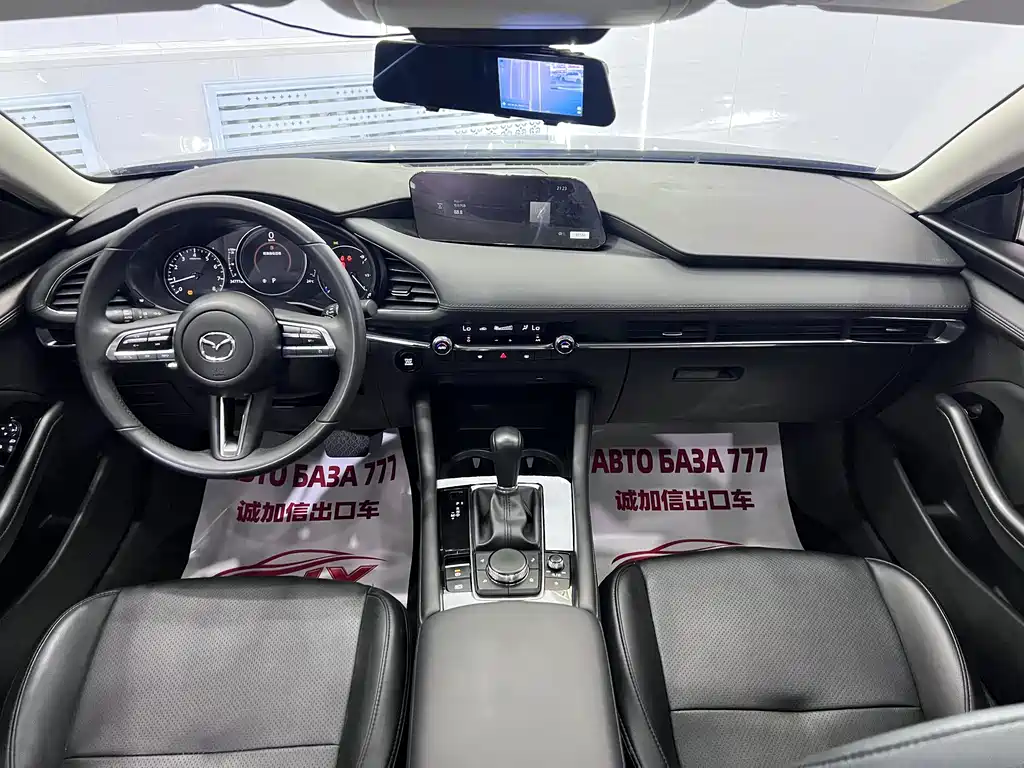 Mazda 3 Axela 2023 — фото 15
