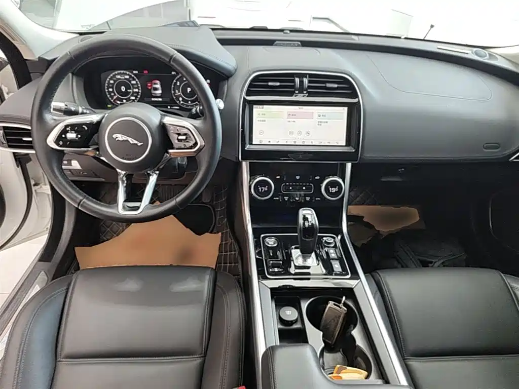 Jaguar XEL 2020 — фото 10