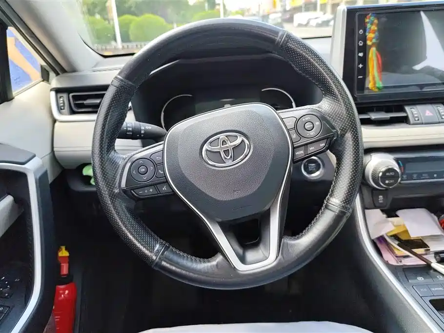 Toyota RAV4 2020 — фото 15