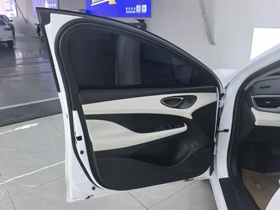 BYD Seal 05 DM-i 2025 — фото 7