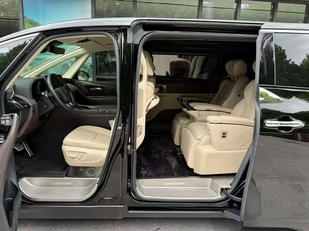 Toyota Alphard 2024 — фото 7