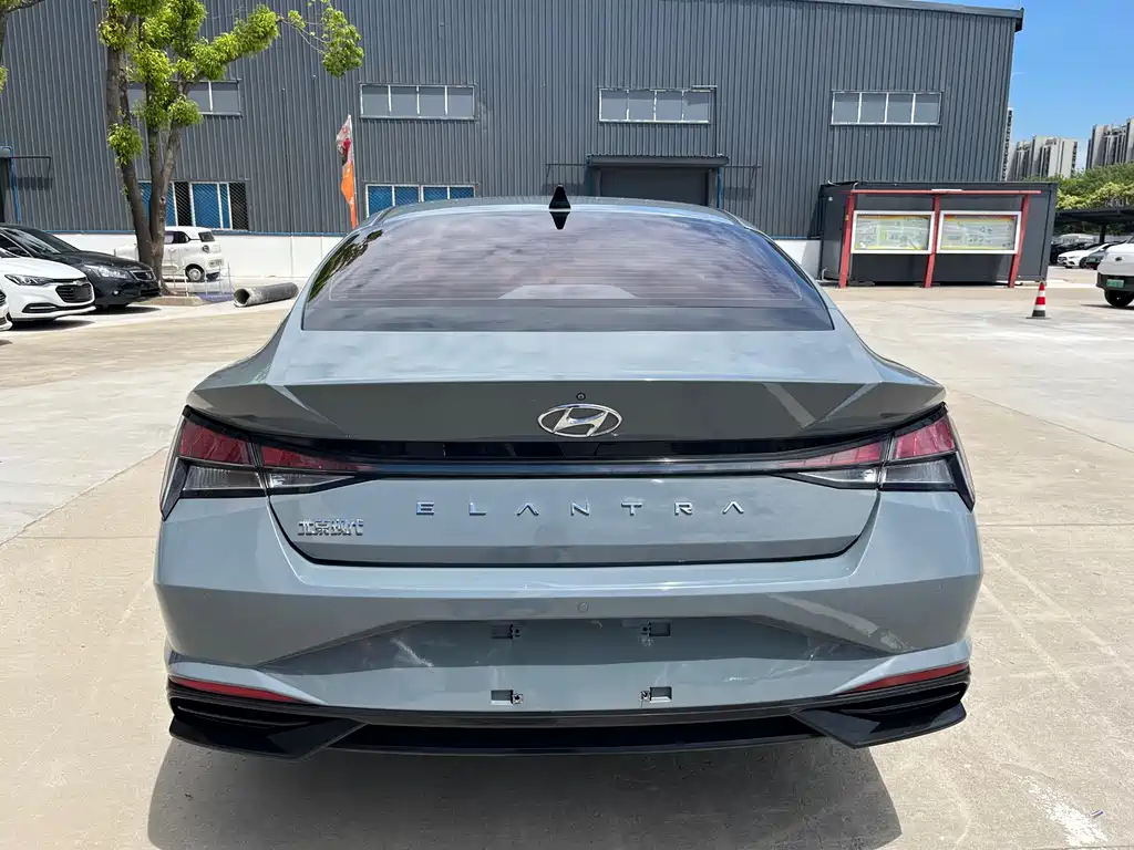 Hyundai Elantra 2021
