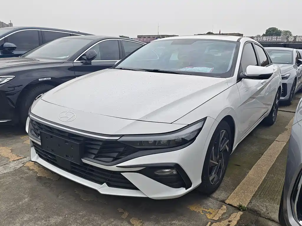 Hyundai Elantra 2024