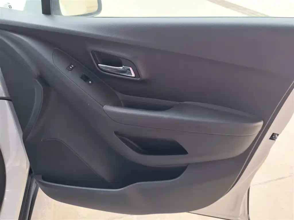 Chevrolet Trax 2015 — фото 12