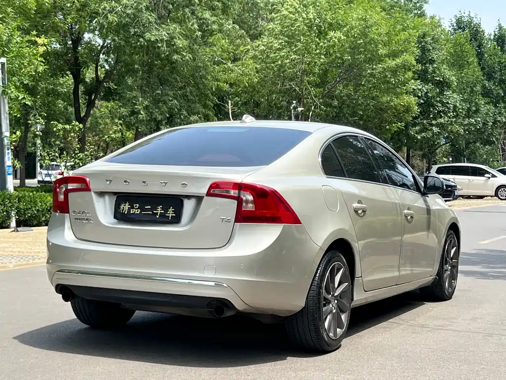 Volvo S60 2016 — фото 10