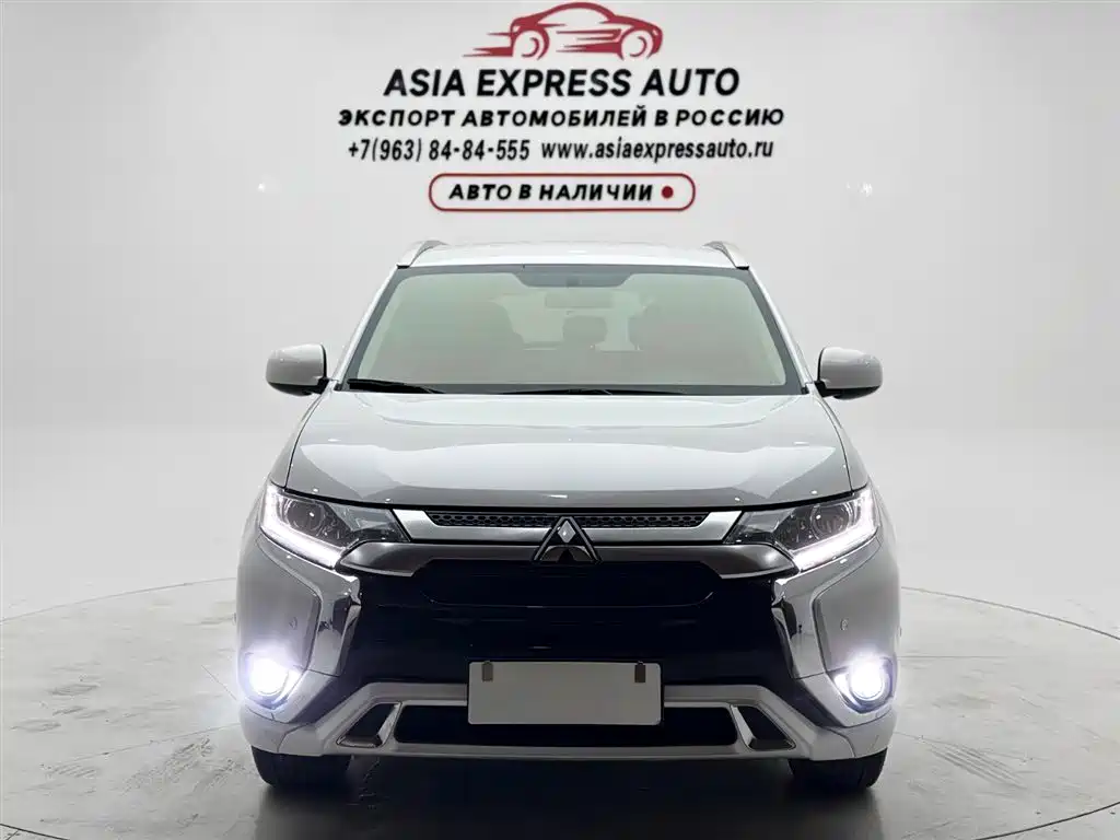 Mitsubishi Outlander 2022 — фото 2