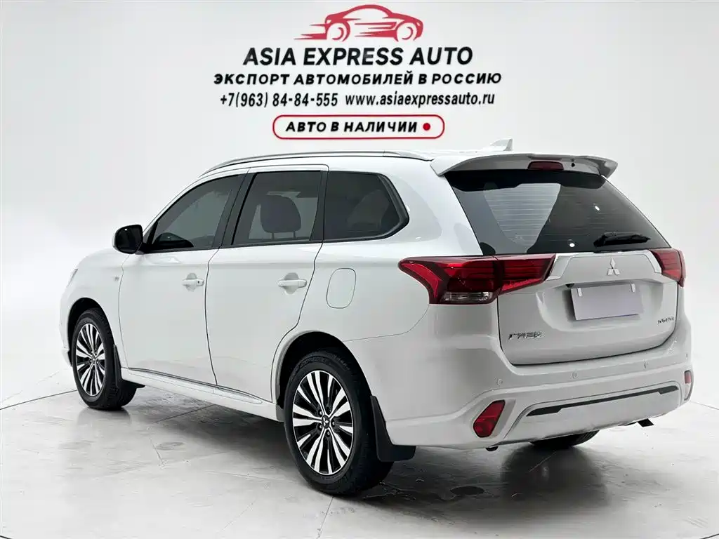 Mitsubishi Outlander 2022 — фото 4