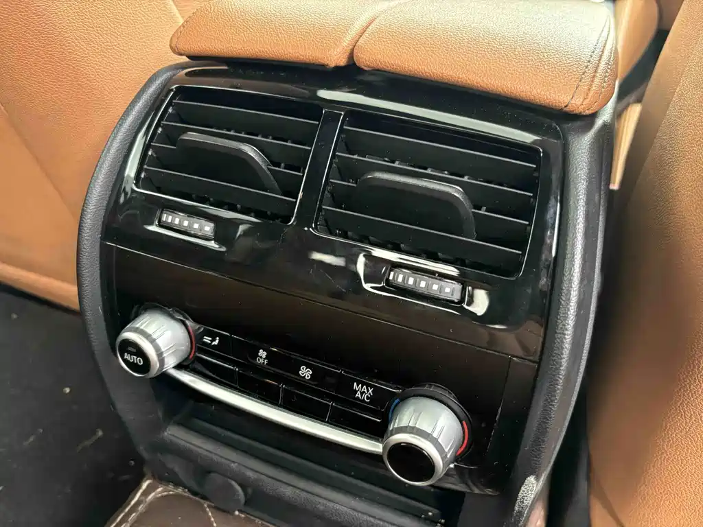 BMW 5 Series 2022 — фото 11