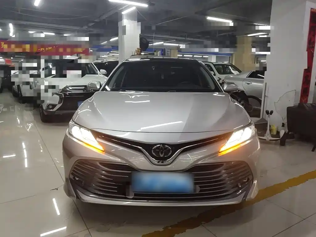 Toyota Camry 2019 — фото 3