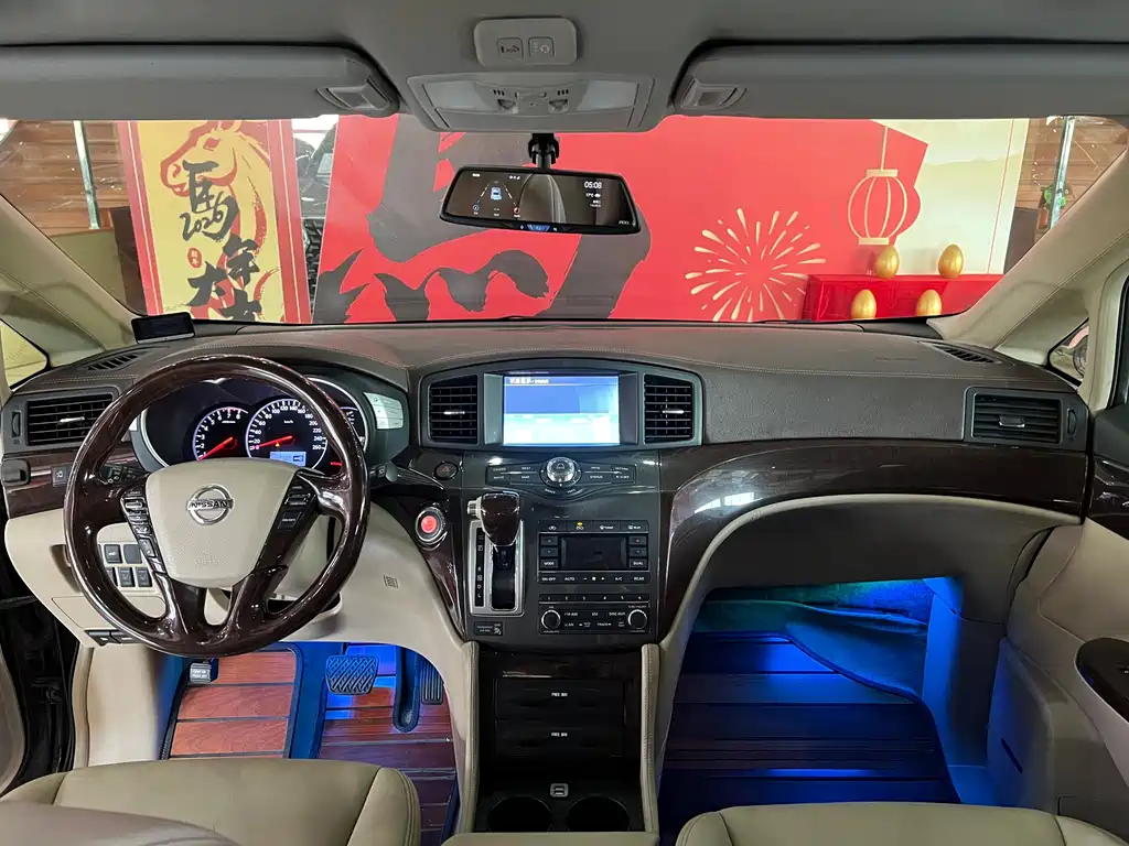 Nissan Quest 2016 — фото 12