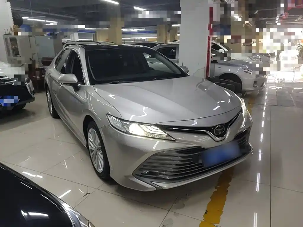 Toyota Camry 2019 — фото 4