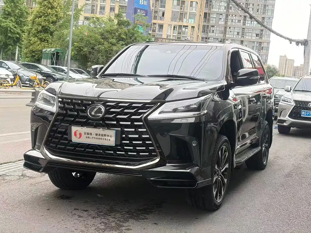 Lexus LX 2022 — фото 1