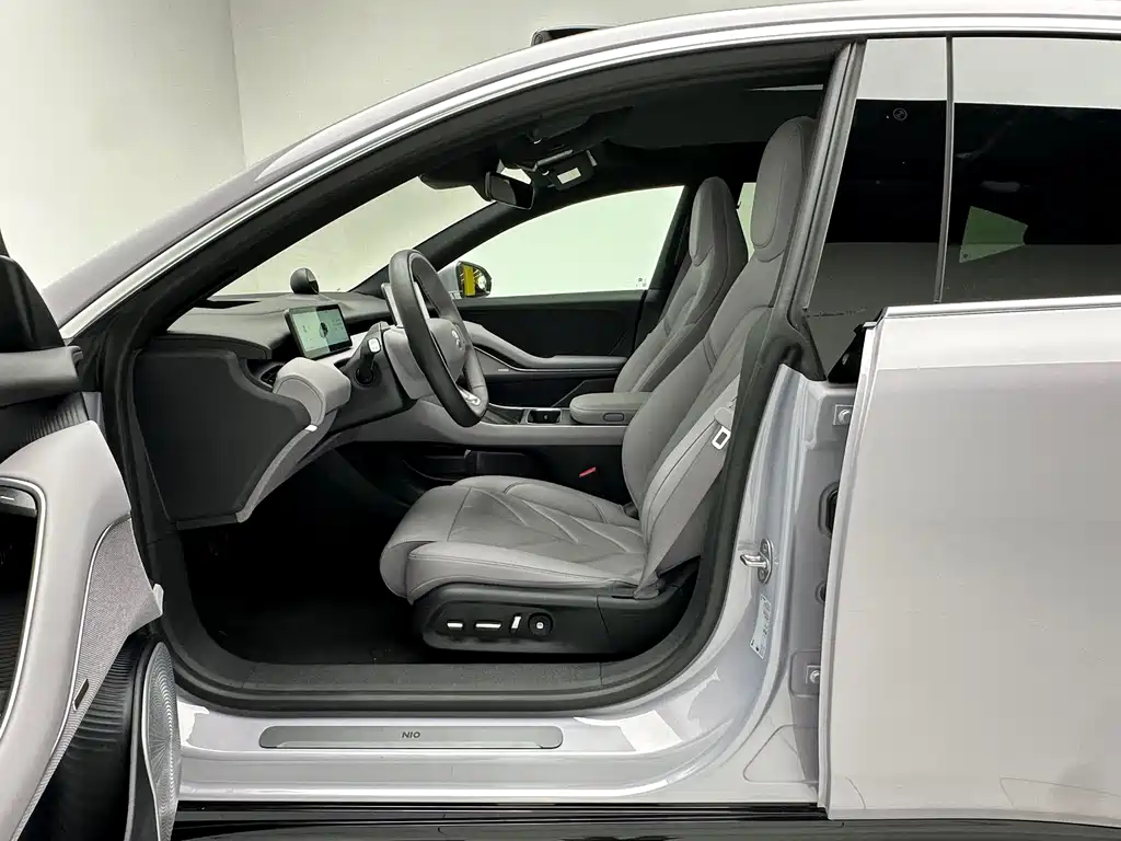 NIO ET5 2025