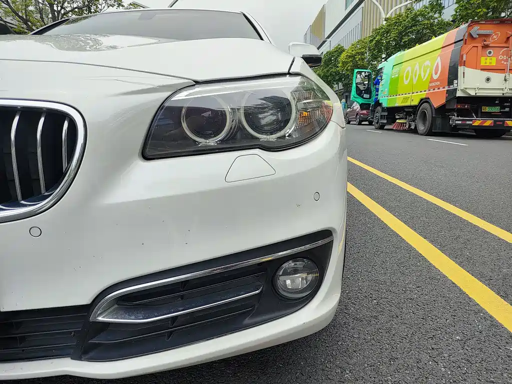 BMW 5 Series 2017 — фото 16