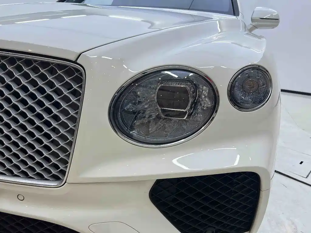 Bentley Bentayga 2021 — фото 14