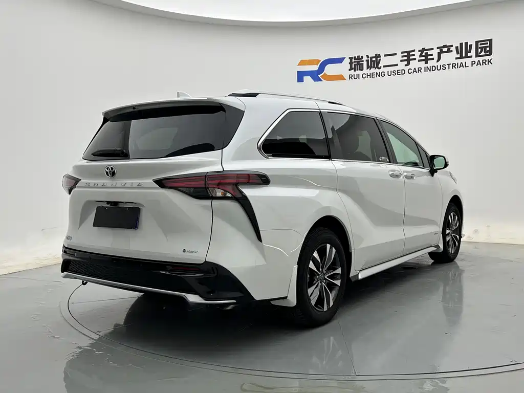 Toyota Granvia 2025
