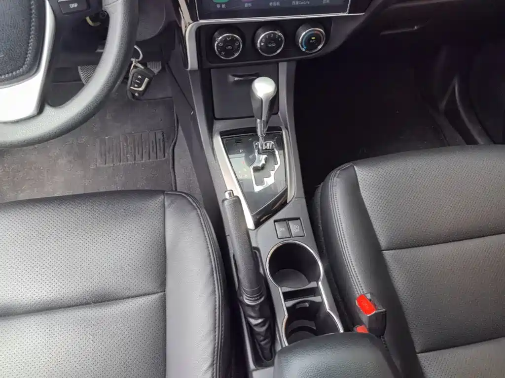 Toyota Corolla 2017 — фото 14