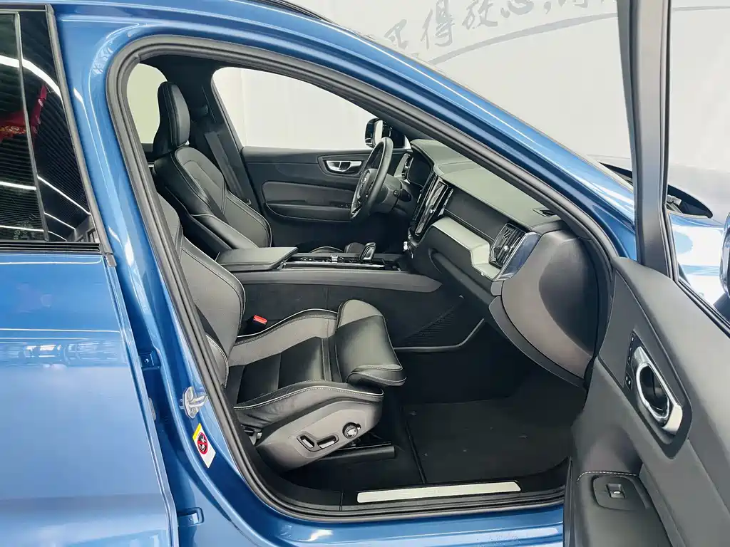 Volvo XC60 PHEV 2020 — фото 13