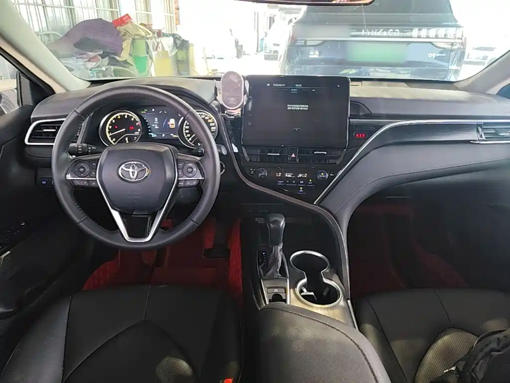 Toyota Camry 2022 — фото 10