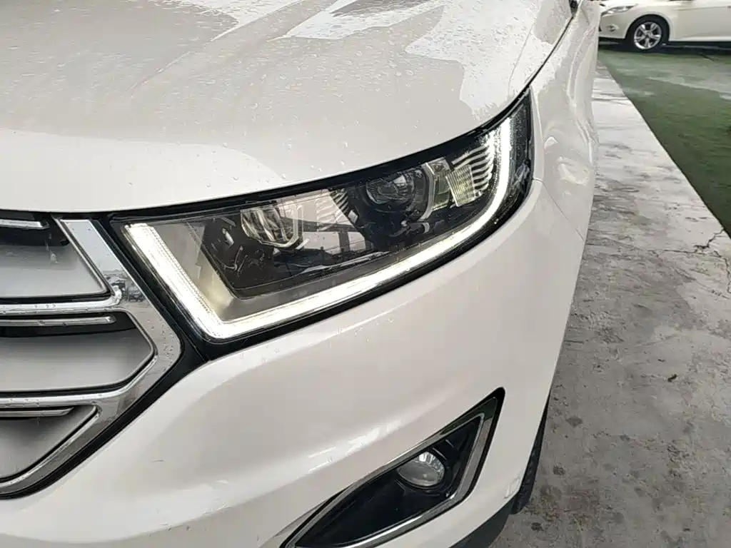 Ford Edge 2019 — фото 24